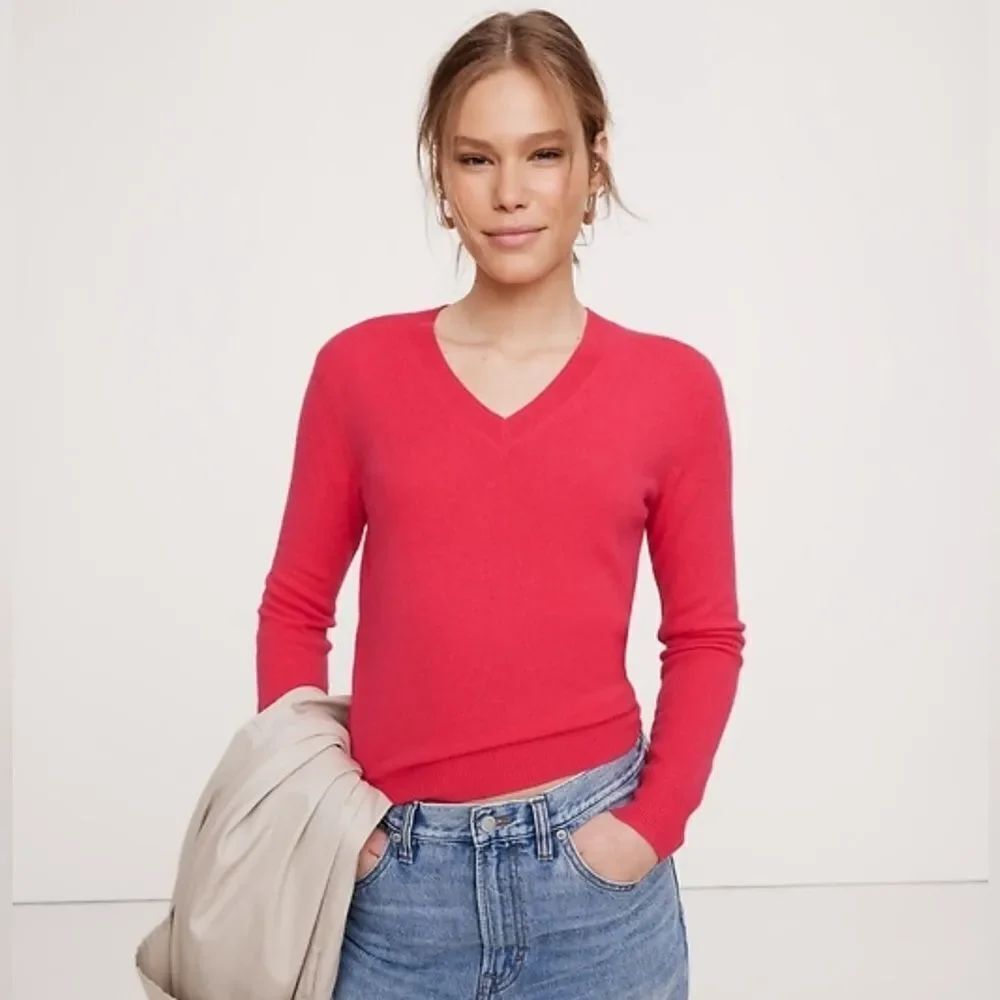 Banana Republic Women's Lightweight Cashmere V-Neck Sweater, Size Small